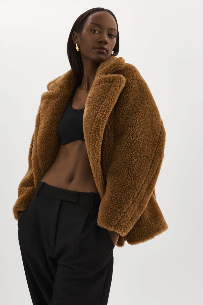 11-SOPHIE_BROWN-sherpa-jacket-lamarque