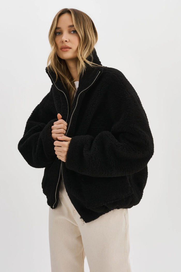 13-KIM_black-sherpa-jacket-lamarque