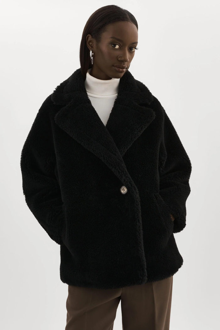 16-SOPHIE_BLACK-sherpa-jacket-lamarque